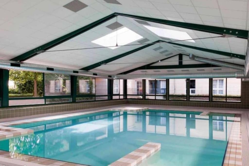 Superbe Appartement A 5 Minutes De Bus De Disneyland セリ エクステリア 写真